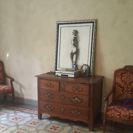 Manoir En Crau Hotell Arles Eksteriør bilde