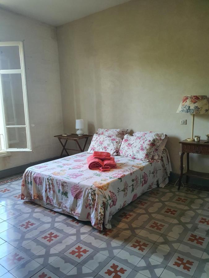 Manoir En Crau Hotell Arles Eksteriør bilde