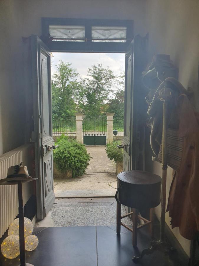 Manoir En Crau Hotell Arles Eksteriør bilde