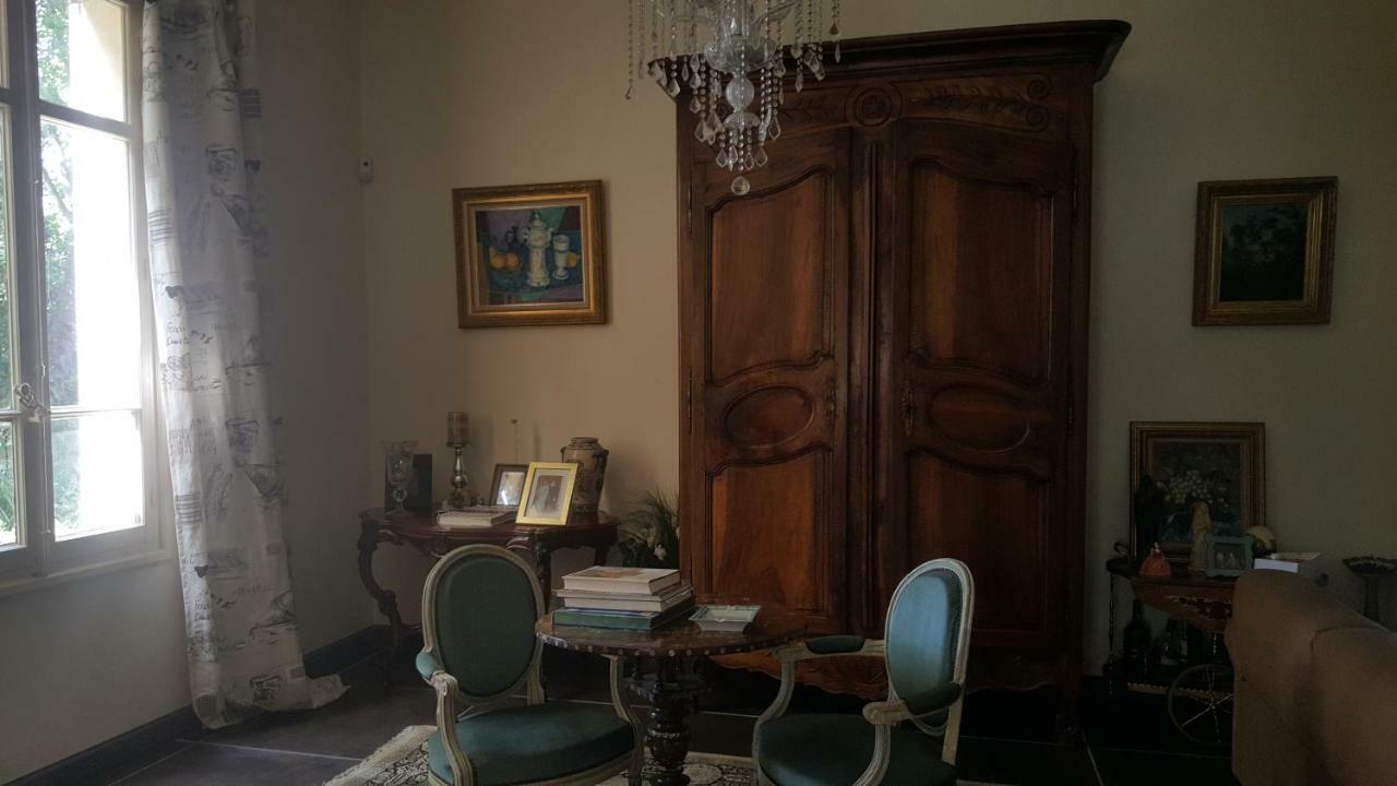 Manoir En Crau Hotell Arles Eksteriør bilde